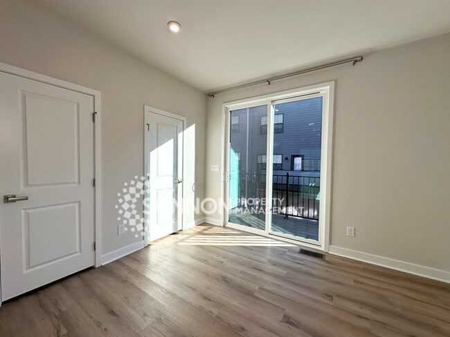 Building Photo - 3 Bedroom Townhome Located in Wendover Green