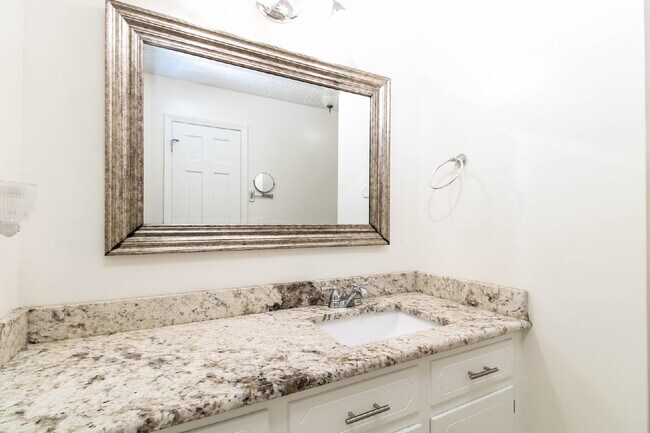 Building Photo - Charming 3-Bed, 2-Bath Home in Columbia’s Serene Highgate Neighborhood!