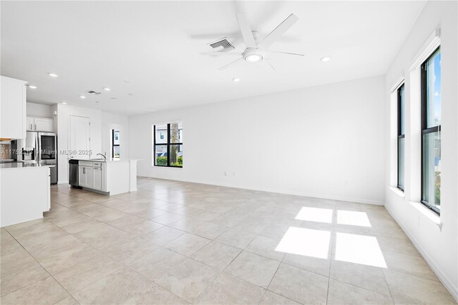Building Photo - 2102 Appleton Cir N