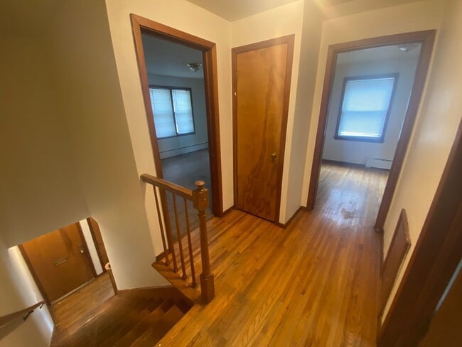 Building Photo - Spacious 3 bedroom, 1 bath duplex located in South Moorhead.