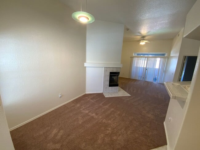 Building Photo - GREAT 1 STORY CONDO MINUTES FROM THE STRIP
