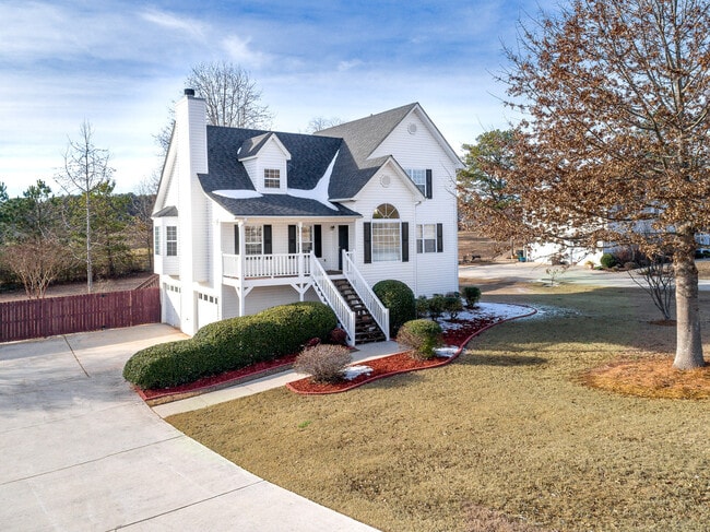 Building Photo - Gorgeous 4-bedroom, 2.5-bathroom home