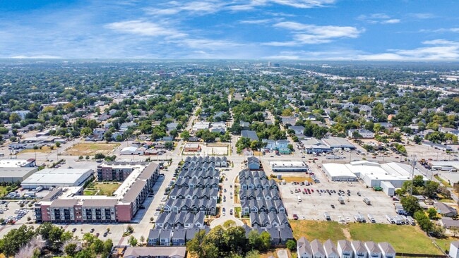 Building Photo - 753 Strawberry Pines Ct
