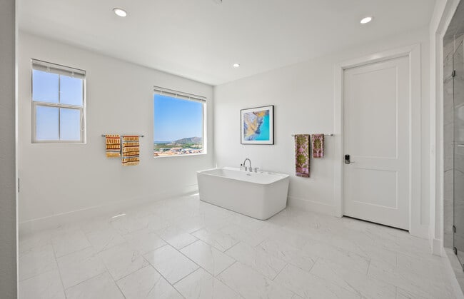 Building Photo - 135 Oakstone