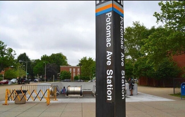 Building Photo - 420 16th St SE