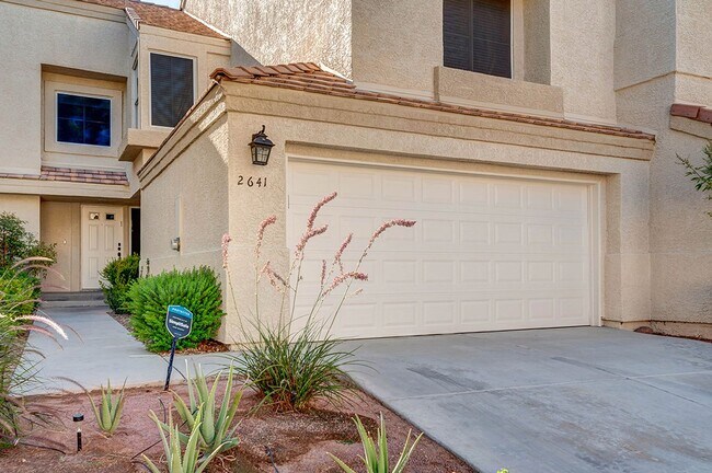 Building Photo - Gorgeous 2 Bedroom home in Desert Shores Racquet Club!