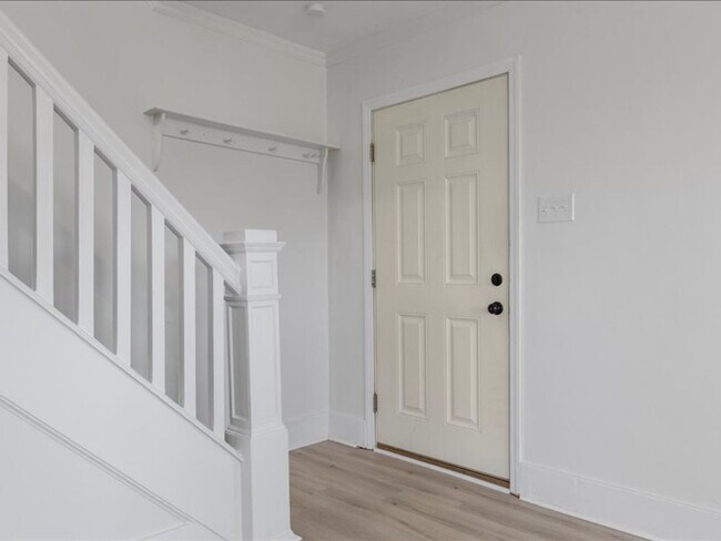 Building Photo - Updated 2 Bed, 1.5 Bath Home in Carrick For Rent – Move-In Ready