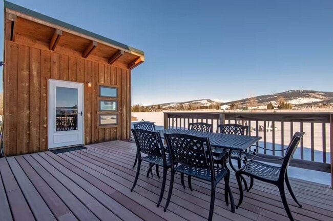 Building Photo - 5077 Pine Dr