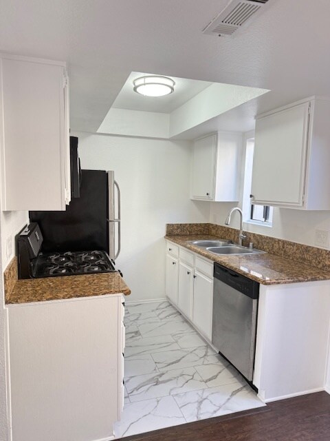 Kitchen - 558 Evergreen St