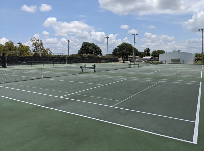 Building Photo - 9311 Lennex Ln