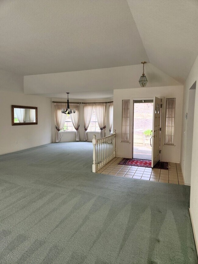 Building Photo - "Must See" House in Oakmont w/beautiful vi...