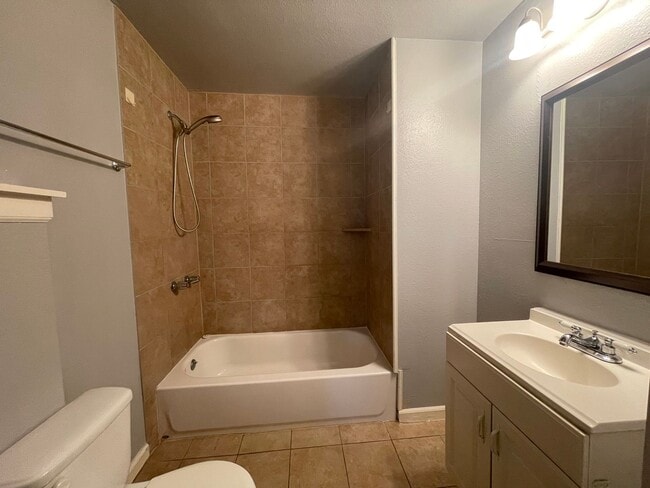 Building Photo - 4 Bed / 2 Bath Home in Historic Southside ...