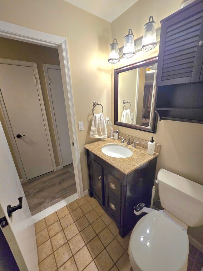 Building Photo - 9 Balsam Ct