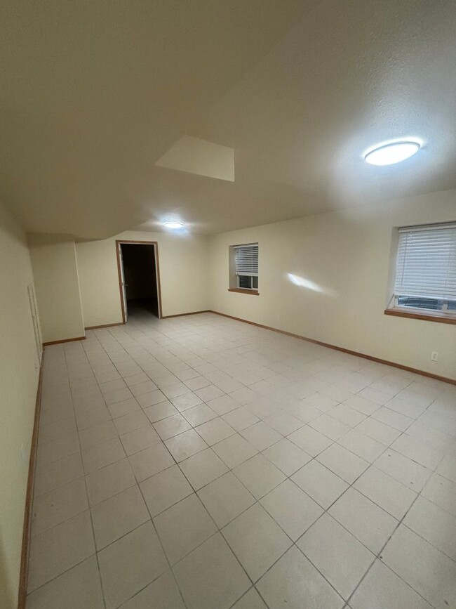Building Photo - SINGLE FAMILY HOME IN PRAIRIE FALLS (P#94)