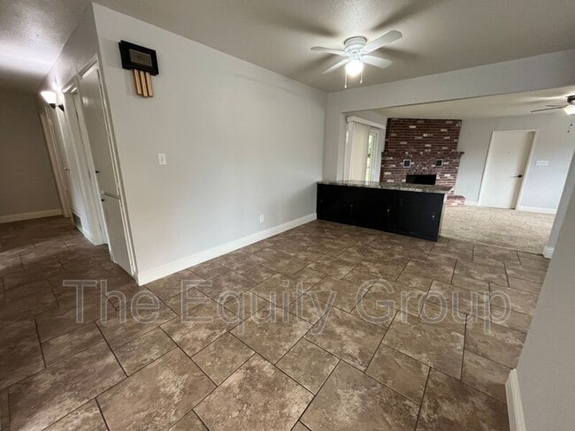 Building Photo - 2040 W Linda Vista Ave