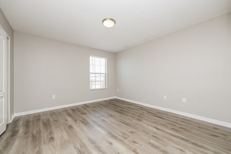 Building Photo - 1121 Seminole Sky Dr