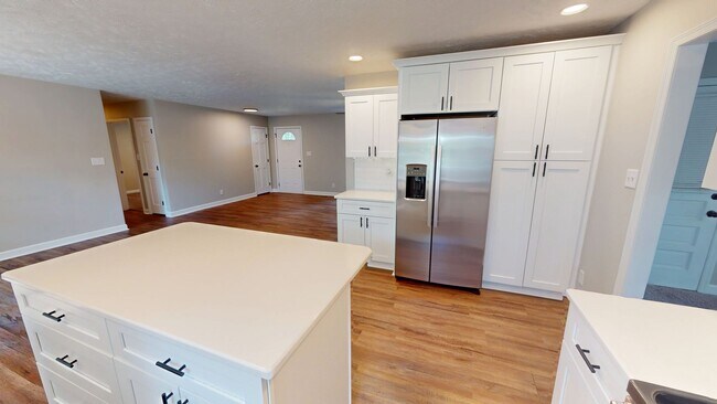 Building Photo - Remodeled 3 Bedroom Ranch with Fenced Backyard in Convenient Location