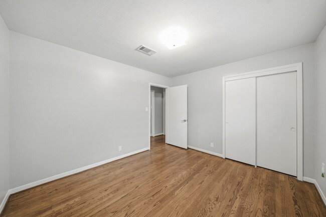 Building Photo - 4614 Hummingbird St