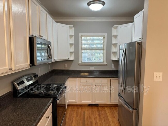 Building Photo - 27 Great View Ct