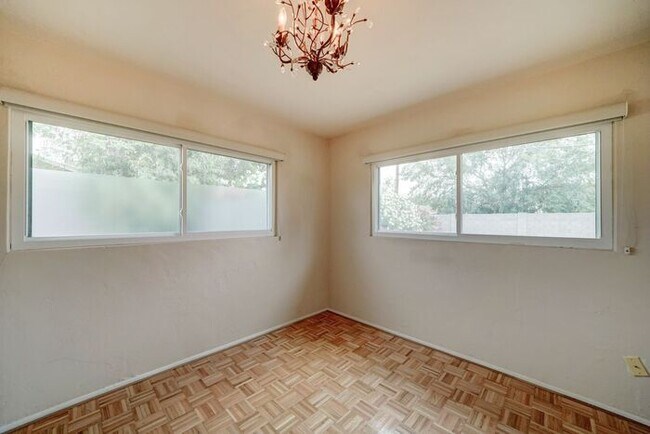 Building Photo - READY TO VIEW NOW! Charming 2-Bedroom Rent...