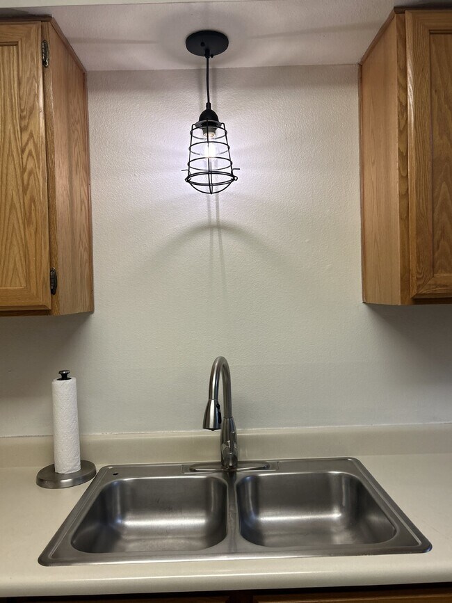 Building Photo - 2 bedroom downtown condo next to the Hospi...