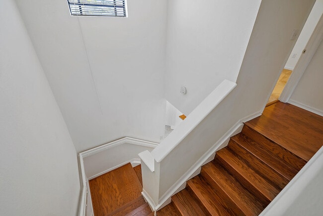 Building Photo - 2803 Sarento Pl