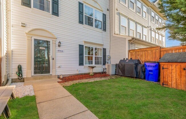 Building Photo - 4904 Whitney Terrace