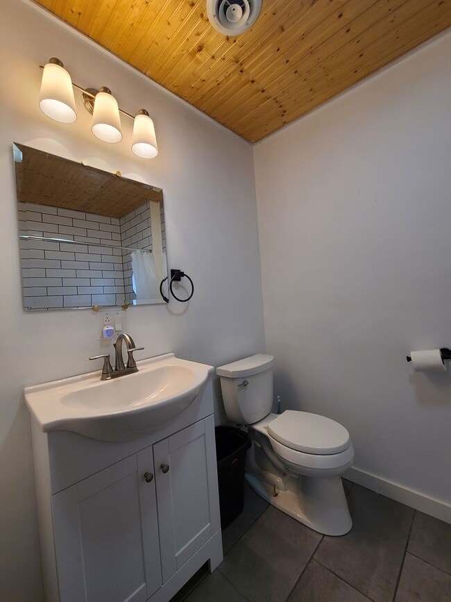 Building Photo - Charming Two Bedroom Ranch in Coloma