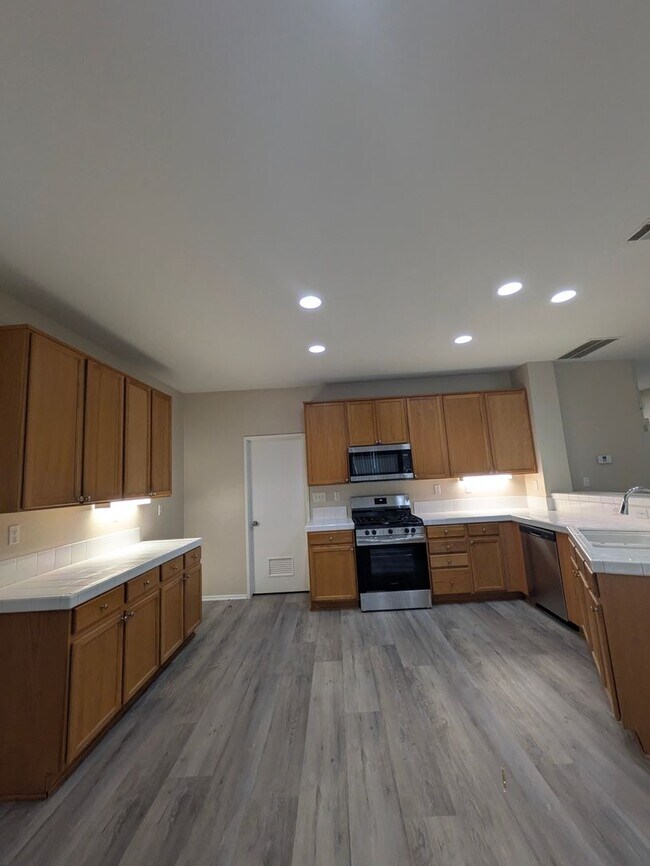 Building Photo - Beautiful 3 bedroom home