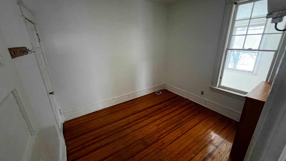 Bedroom 3 - 25 Cuyler Ave