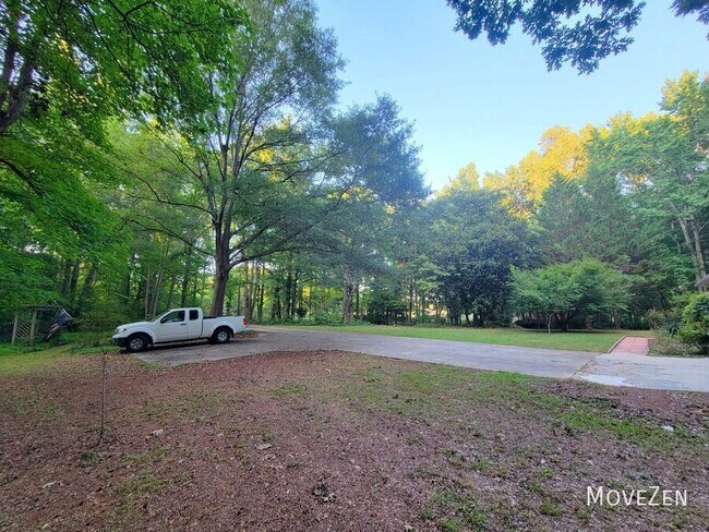 Building Photo - 303 Driftwood Dr
