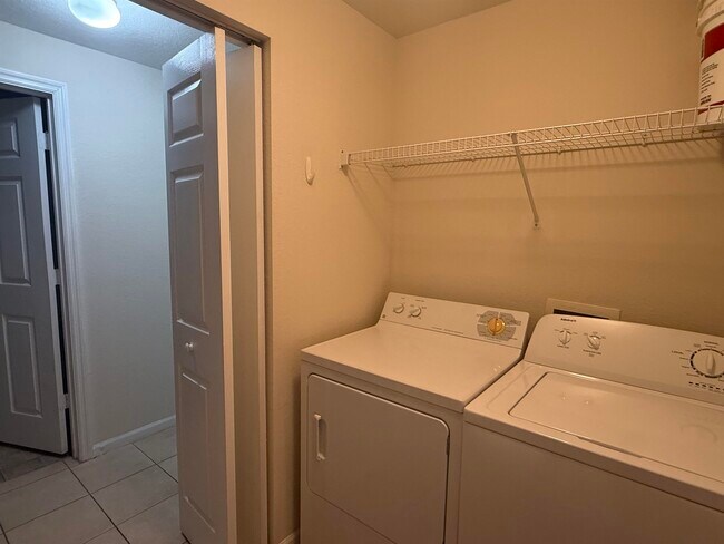 Building Photo - 2801 Chancellorsville Dr