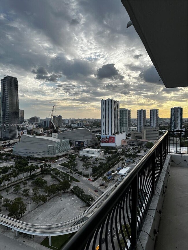 Building Photo - 555 NE 15th St