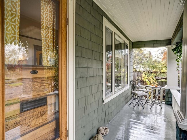 Building Photo - Beautiful NE Home Ready for Rent