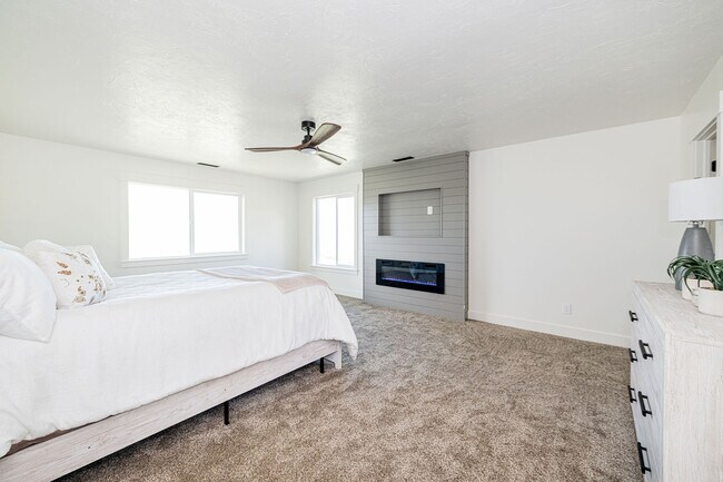Building Photo - 8410 S 890 E