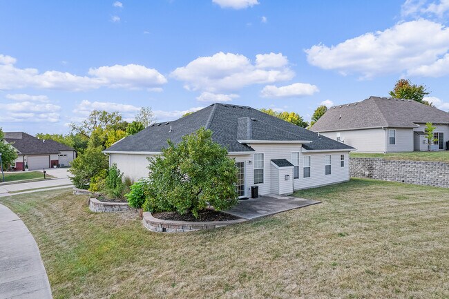 Building Photo - 1704 Ballentine Ln