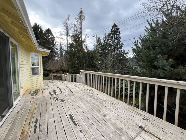 Building Photo - Elegant Home Offering Open Living Spaces, Spacious Primary Suite, and Nature-Inspired Yard