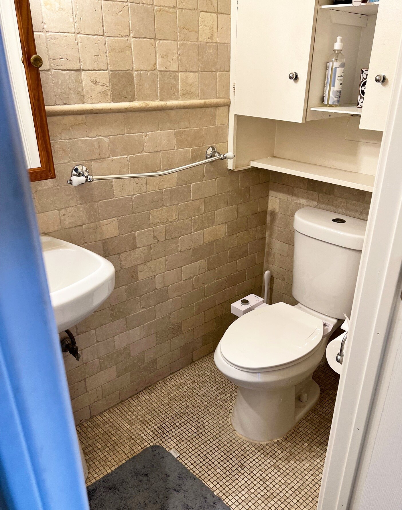 Bathroom 2 - 8512 Saturn St