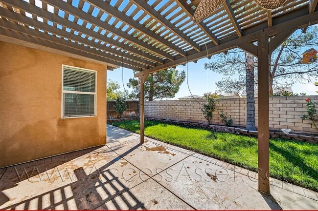 Building Photo - Charming 3 Bed/2 Bath Home In A Desirable ...