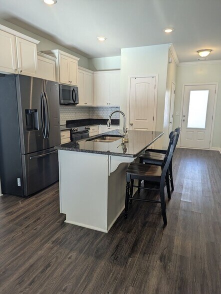 Building Photo - 385 Orchard Ln