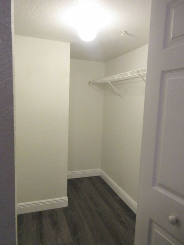 Building Photo - 831 Camargo Way