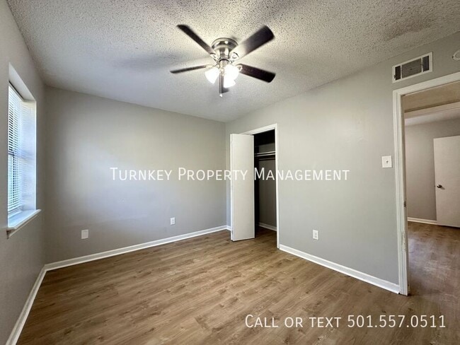 Building Photo - 361 N Oak Ct