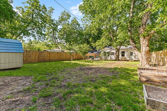 Building Photo - Timeless Charm Meets Modern Comfort in Brookview