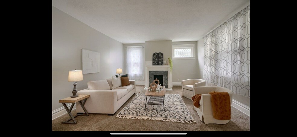 Building Photo - 1920 Hutchins St