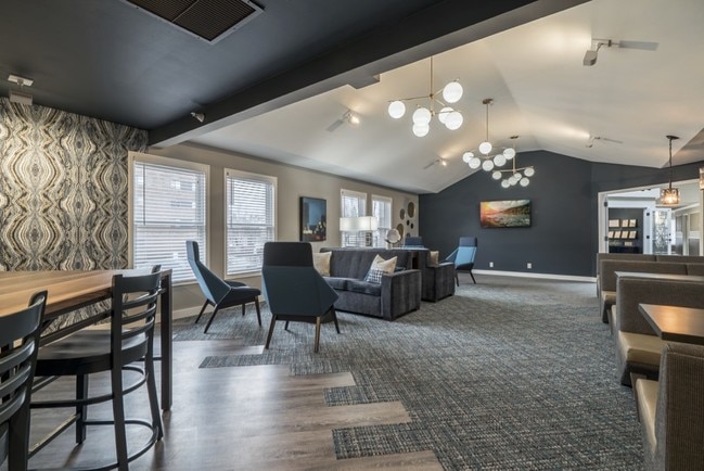 Building Photo - Highland Ridge