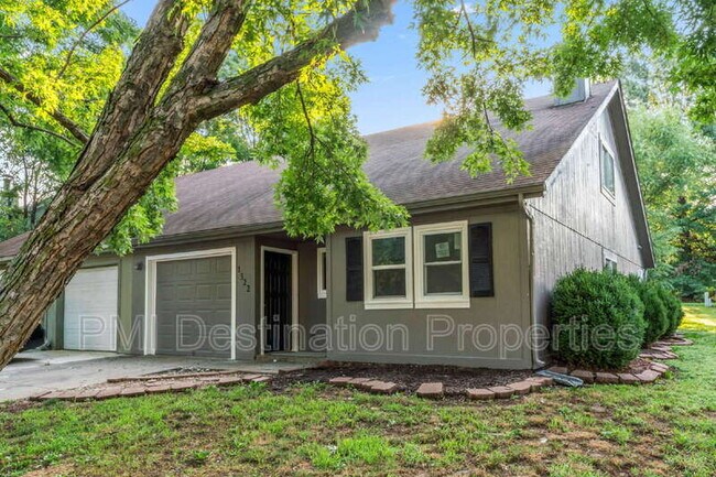 Building Photo - 1322 N Harvey Dr