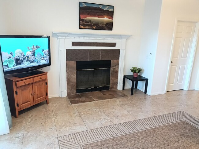 Building Photo - 1620-1624 York Dr