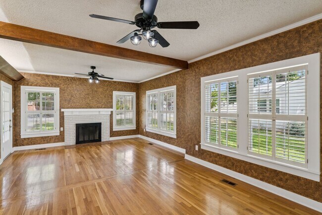Building Photo - 3/2 Remodeled Home in Lampasas