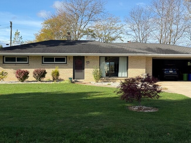 Building Photo - Charming Single Family Home in Brookfield - FIRST MONTH RENT HALF OFF!