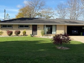 Building Photo - Charming Single Family Home in Brookfield ...